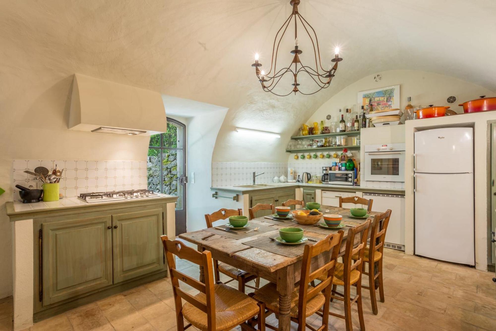La Maison Des Artistes Menerbes Bagian luar foto