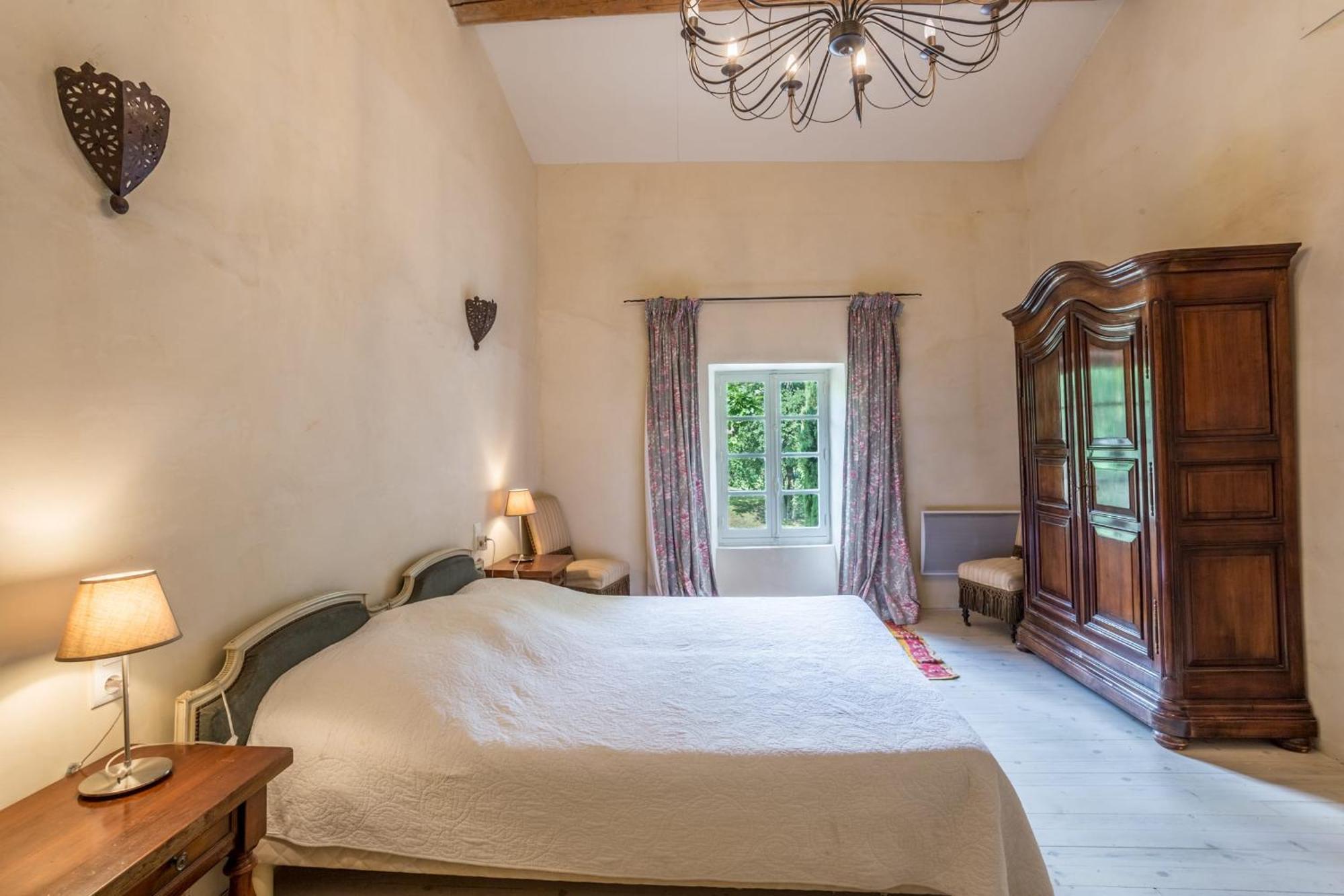 La Maison Des Artistes Menerbes Bagian luar foto