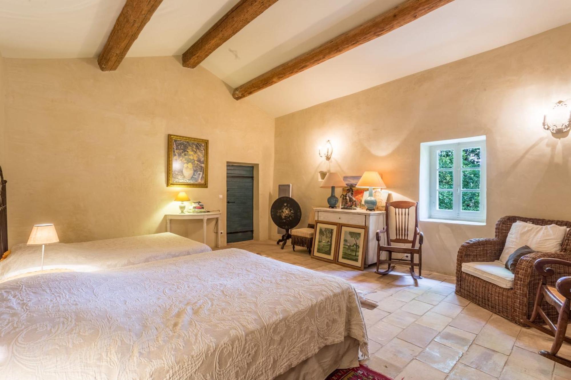 La Maison Des Artistes Menerbes Bagian luar foto