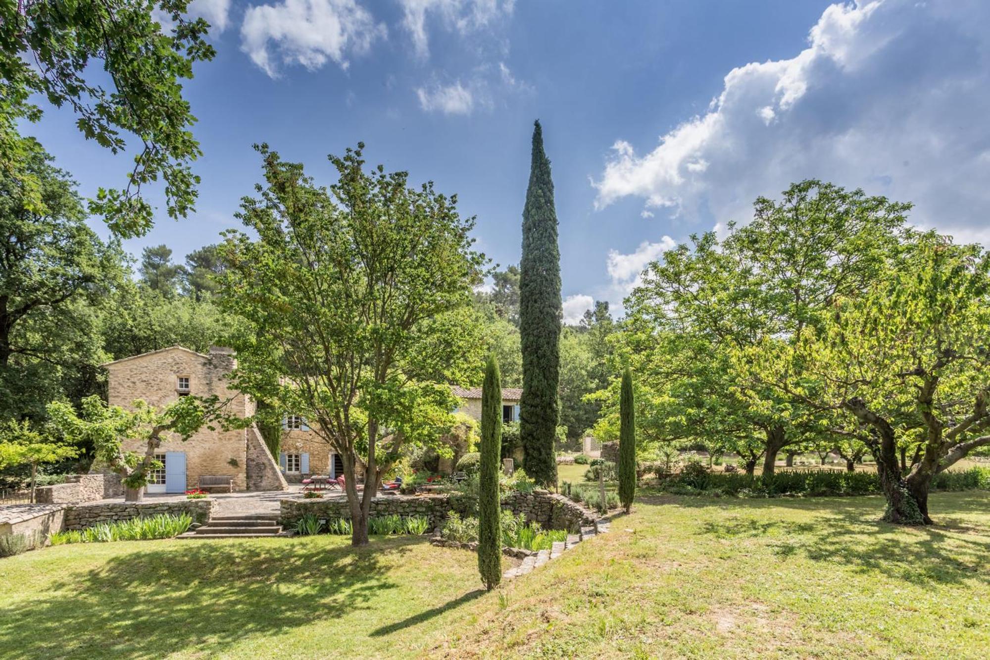 La Maison Des Artistes Menerbes Bagian luar foto