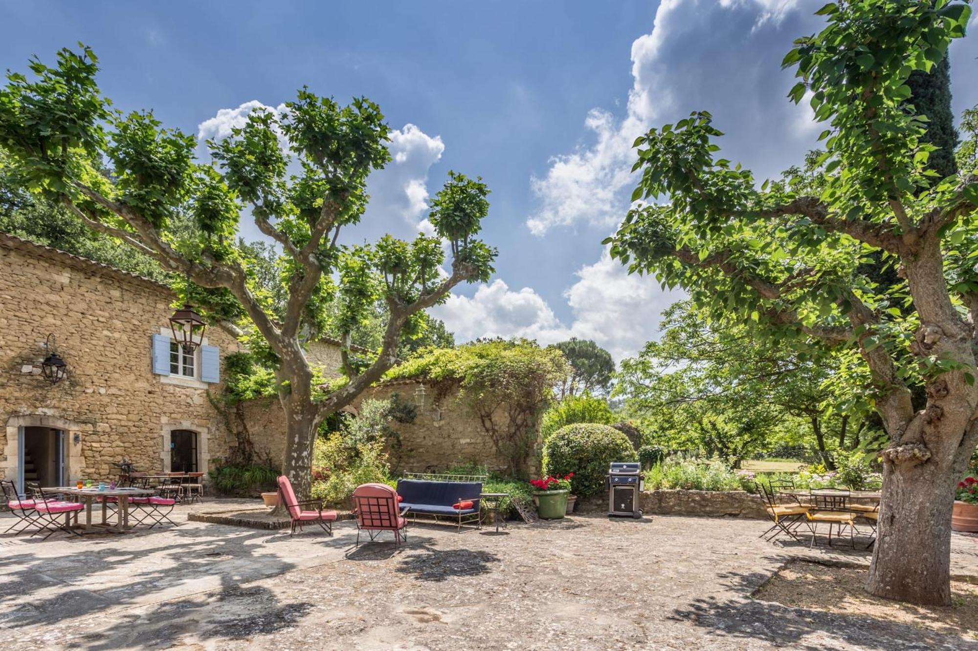 La Maison Des Artistes Menerbes Bagian luar foto