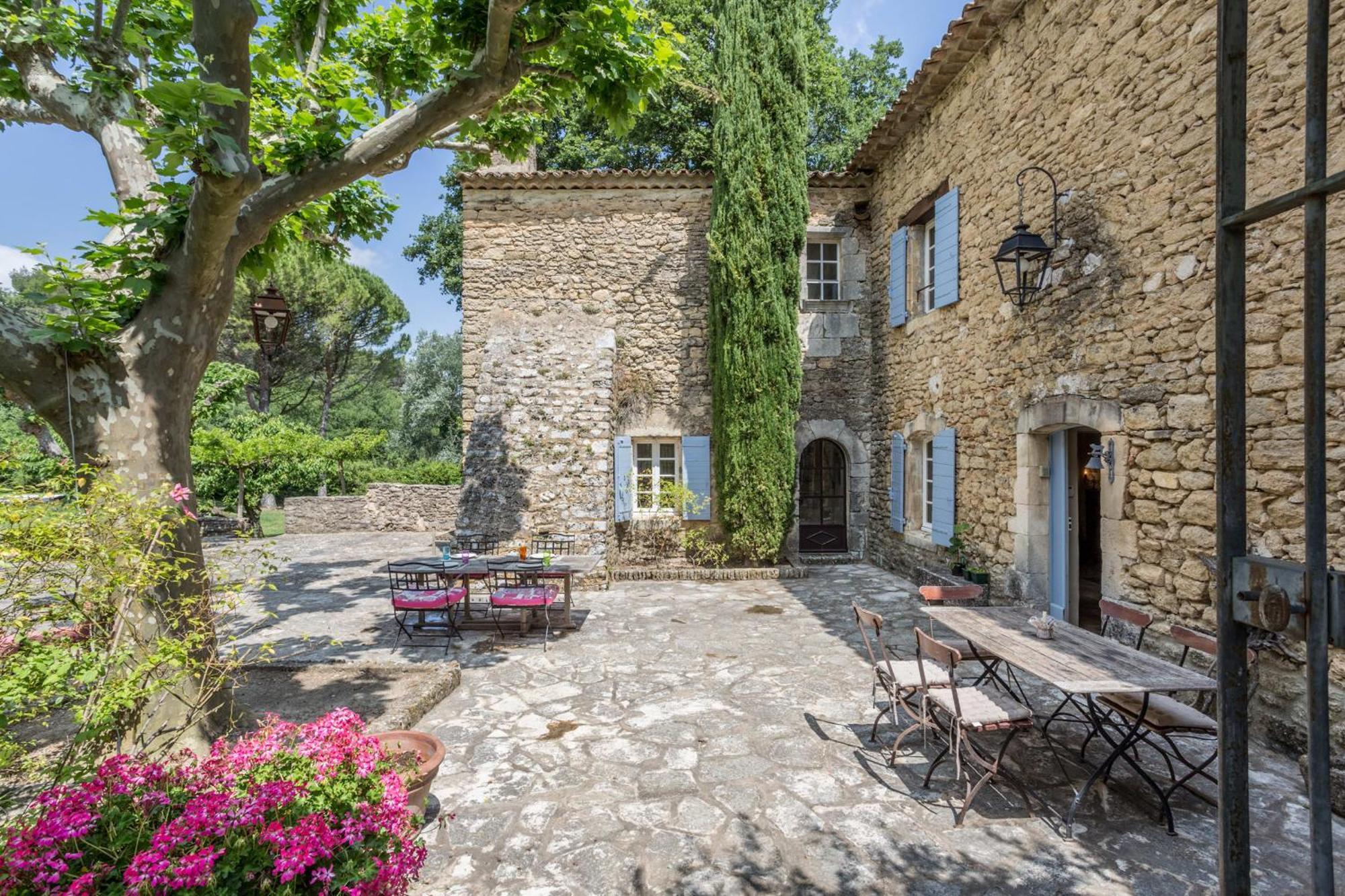 La Maison Des Artistes Menerbes Bagian luar foto